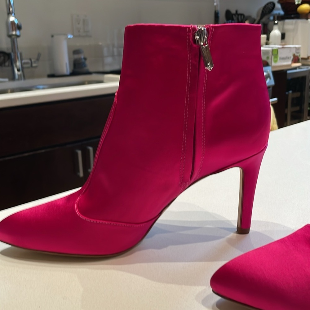 🆕 Sam Edelman Olette High Pointed Toe, Satin, Hot Pink Ankle Boots. Size 9.5M - Picture 5 of 10